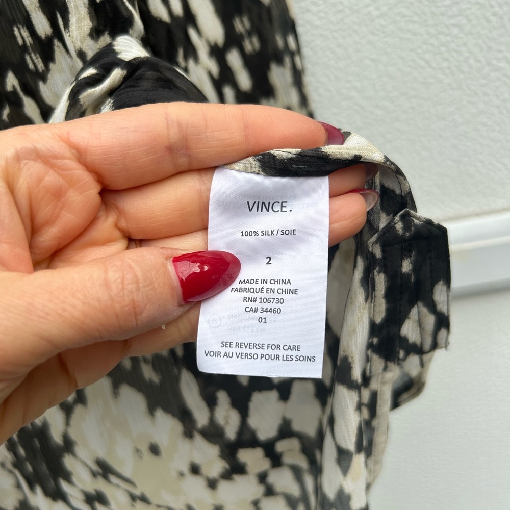 Vince Blouse Top 100% Silk Button Down Tunic Women Sz 2 Basket weave Print Sheer - Picture 10 of 14